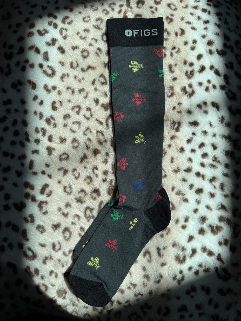 FIGS knee high compression socks in size medium new without tags